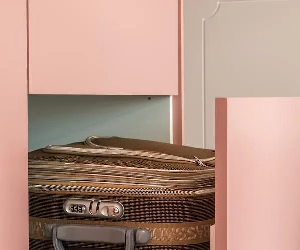 Center Clean & Cozy 4th Floor Апартаменты *