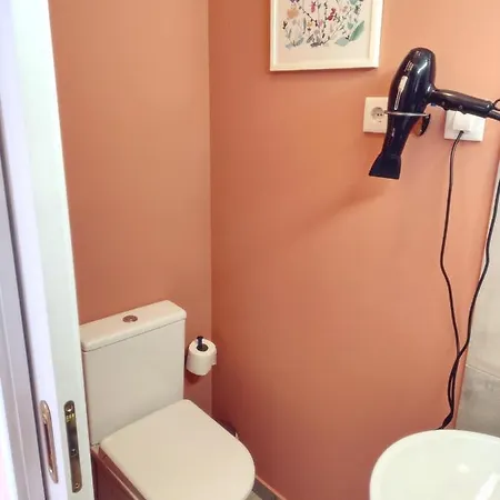 Apartment Center Clean & Cozy 4